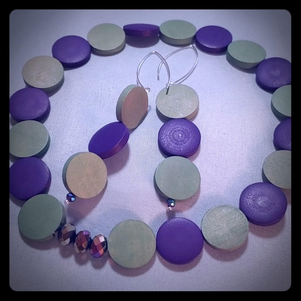 Necklace set.